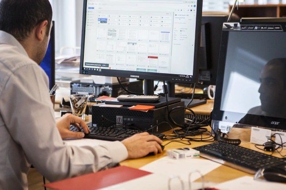 Technician providing desktop support in an office